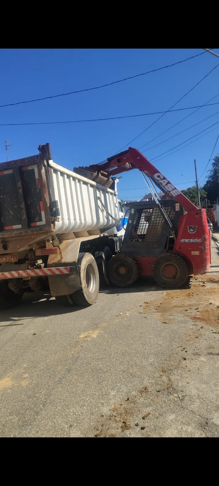 empresa de terraplenagem, limpeza de terrenos, perfuração de brocas, baldrames, demolição