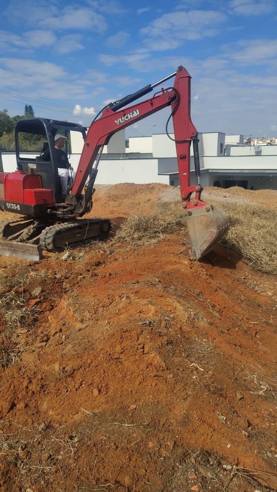 empresa de terraplenagem, limpeza de terrenos, perfuração de brocas, baldrames, demolição
