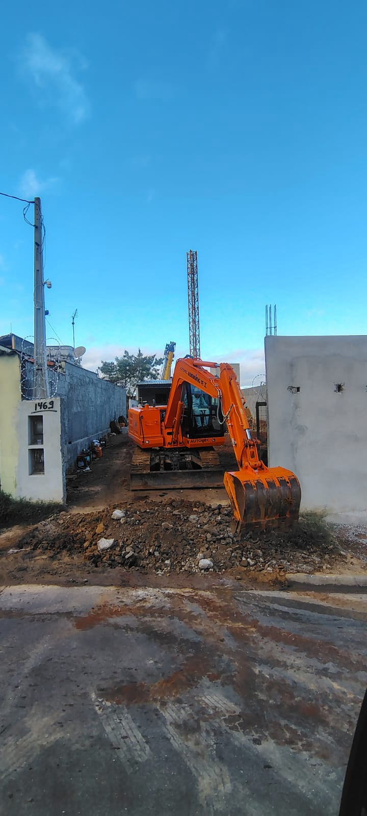 empresa de terraplenagem, limpeza de terrenos, perfuração de brocas, baldrames, demolição