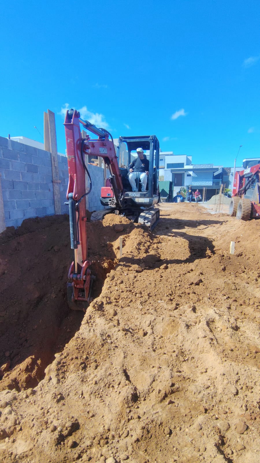 empresa de terraplenagem, limpeza de terrenos, perfuração de brocas, baldrames, demolição